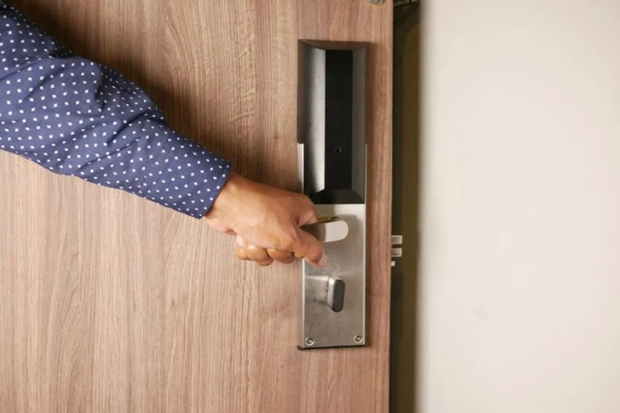 How to Act During Late-Night Lockouts Act During Late-Night Lockouts